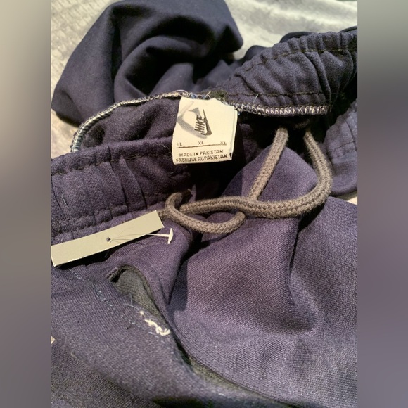 Brand new Nike Fleece Tech Shorts Men’s XL - Picture 3 of 3